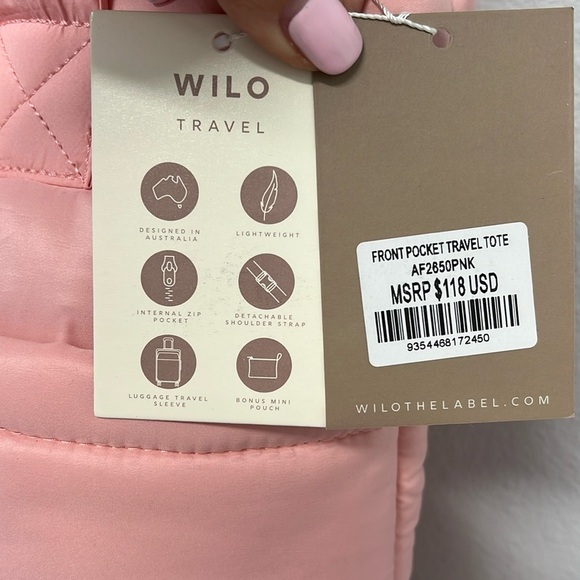 Wilo The Label | Front Pocket Travel Tote Bag w/ Matching Pouch & Bag Charm - Picture 6 of 13